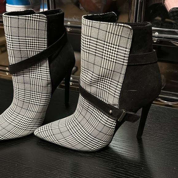 Booties high heels US7 - Picture 2 of 5